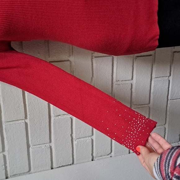 Oliver. O Red Silver Stud Detail Mock Neck Fitted Sweater. Size Large NWT - Picture 3 of 9